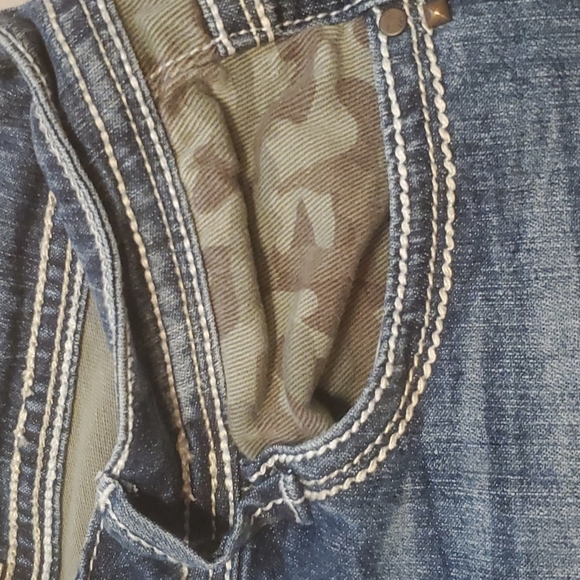 LEI Women's jean shorts with camo and lace used - Picture 5 of 7